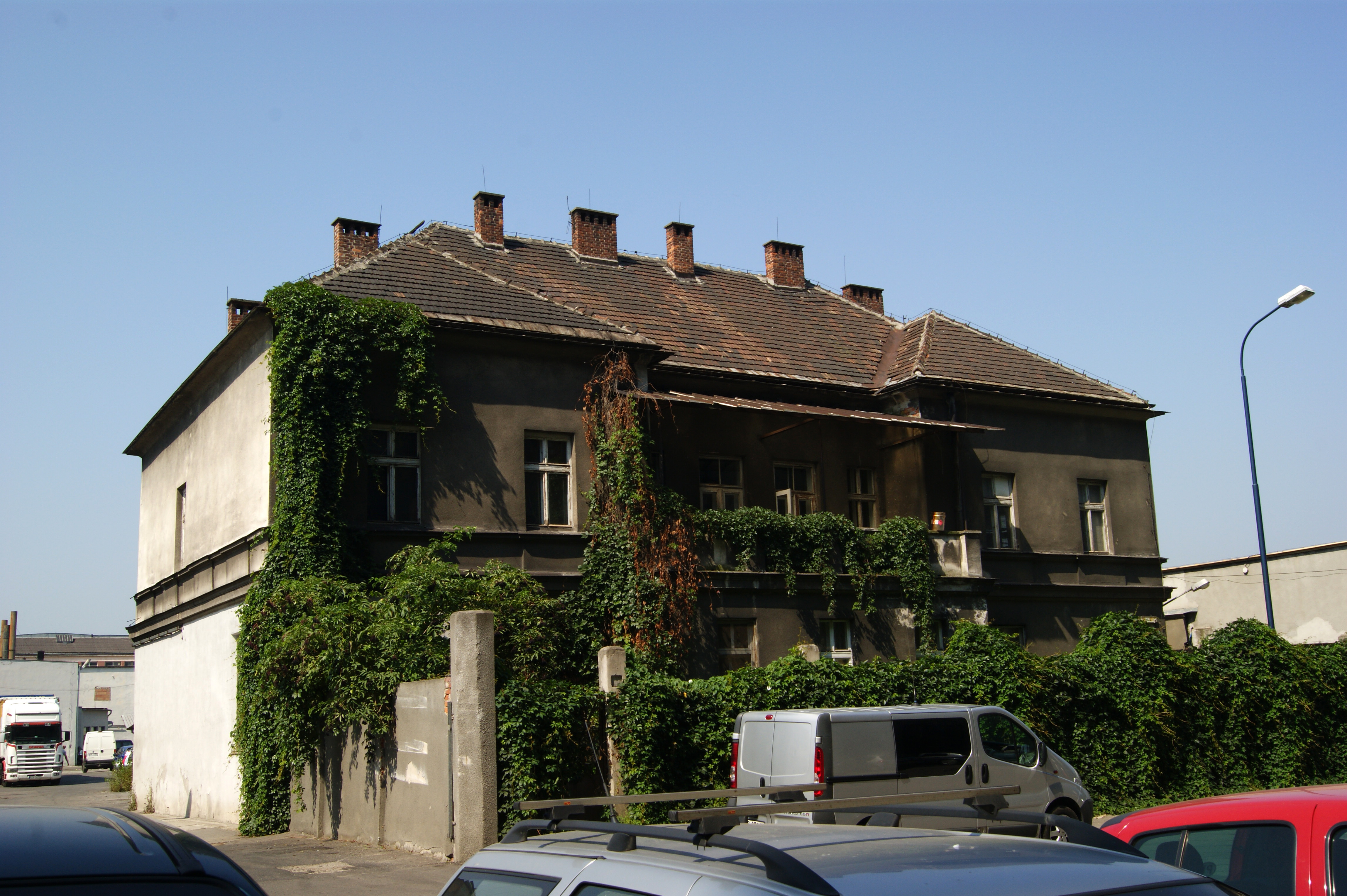 Oskar Schindler's Villa, 9 Romanowicza street, Krakow, Poland, by Zygmunt Put Zetpe0202, CC BY-SA 4.0, via Wikimedia Commons