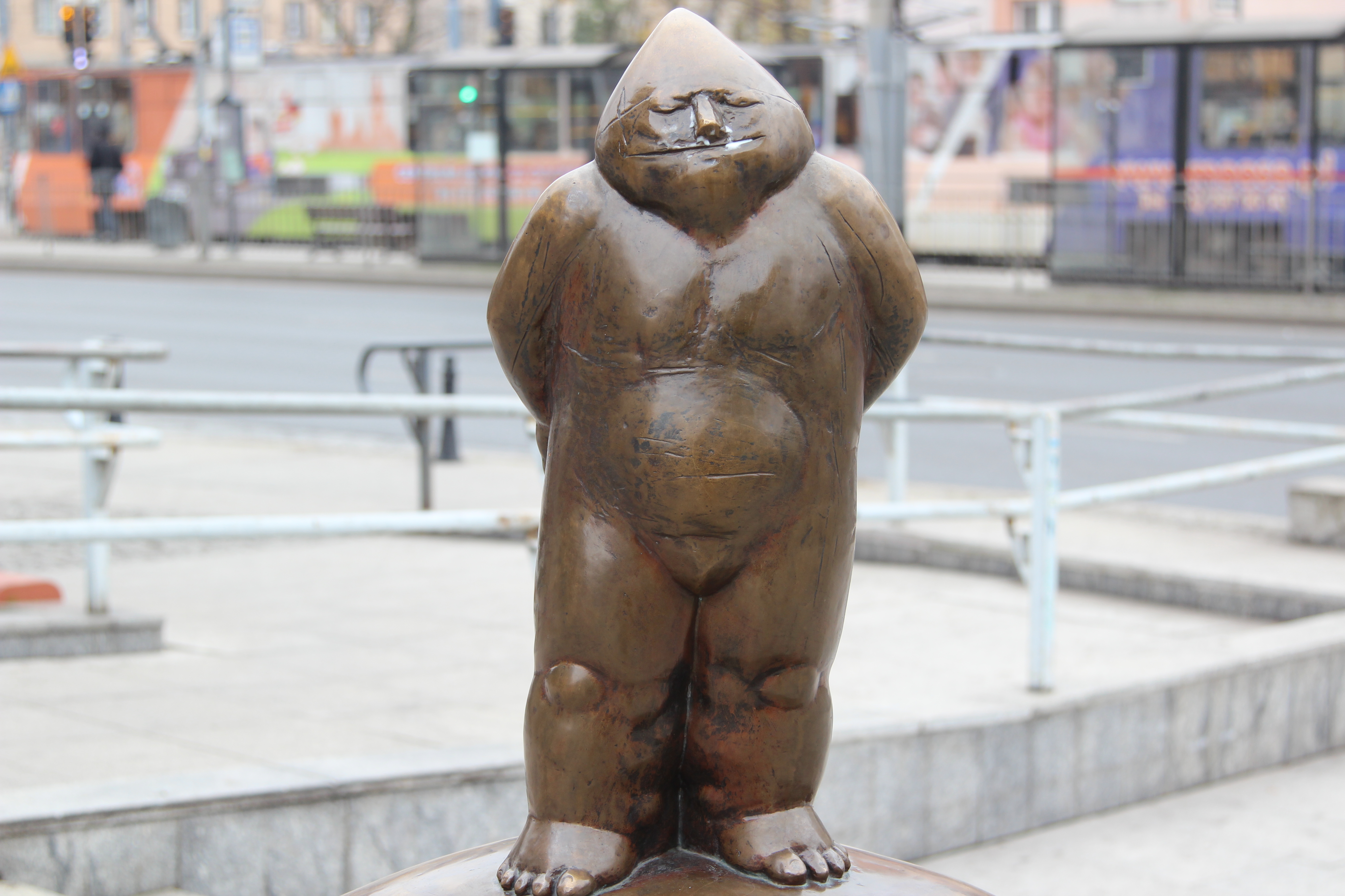 Papa Dwarf (Papa Krasnal) from Świdnicka Street, Wrocław; photo by Pnapora, CC BY-SA 3.0, via Wikimedia Commons