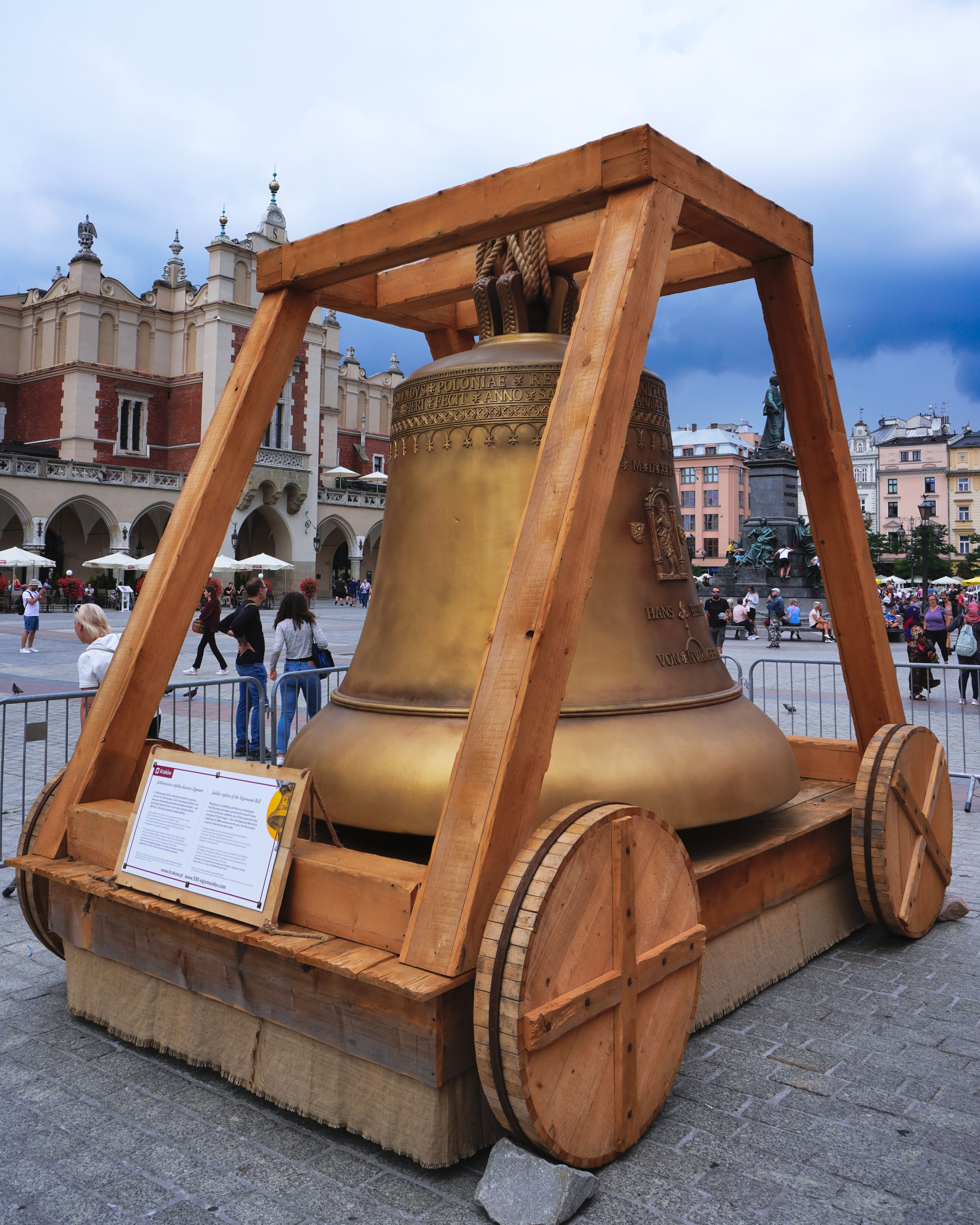 Replica of the Sigismund Bell, made on the occasion of the 500th anniversary of hanging the bell in 2021. Main Market Square, Krakow. Image credit: Mach240390, CC BY 4.0, via Wikimedia Commons.